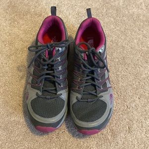 North face size 10 hiking sneakers